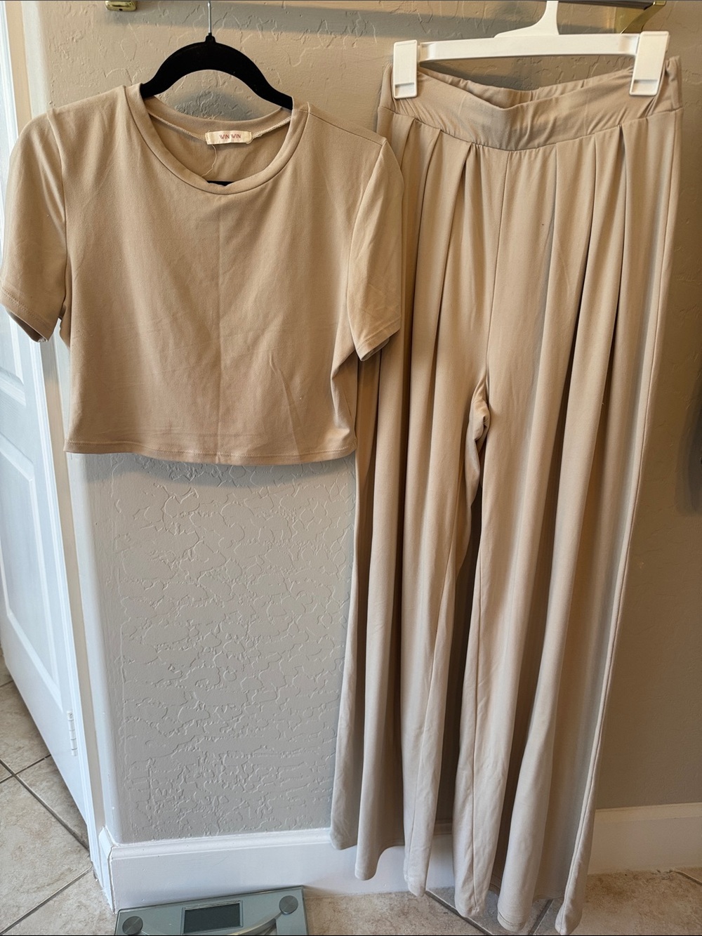 Beautiful Beige 2 piece lounge/travel set!